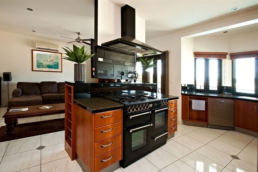 At Waterfront Whitsunday Retreat - Adults Only Aparthotel Airlie Beach Kültér fotó