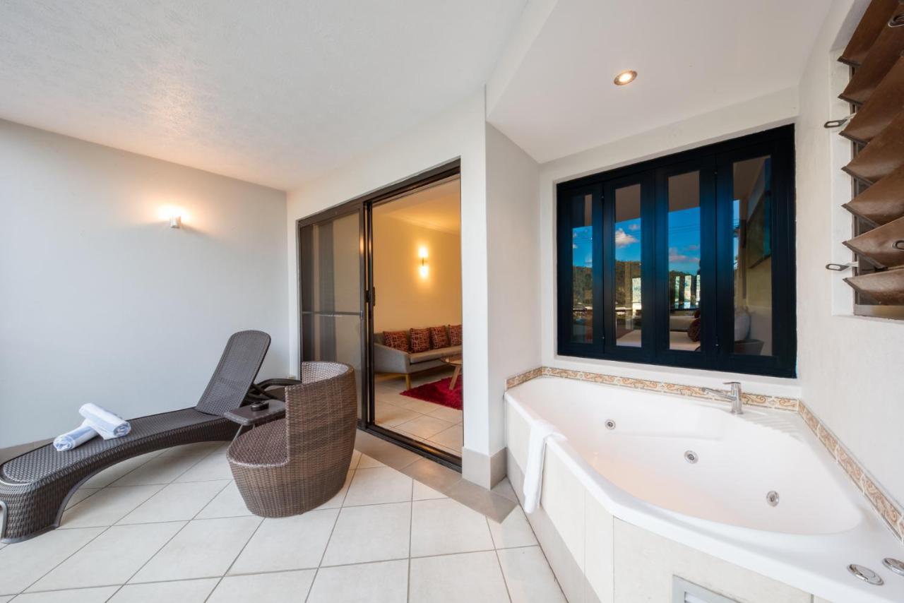 At Waterfront Whitsunday Retreat - Adults Only Aparthotel Airlie Beach Kültér fotó