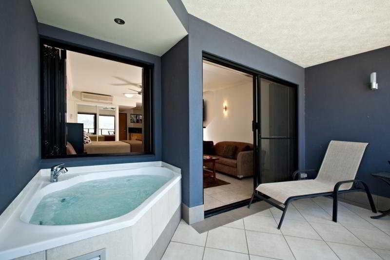 At Waterfront Whitsunday Retreat - Adults Only Aparthotel Airlie Beach Kültér fotó