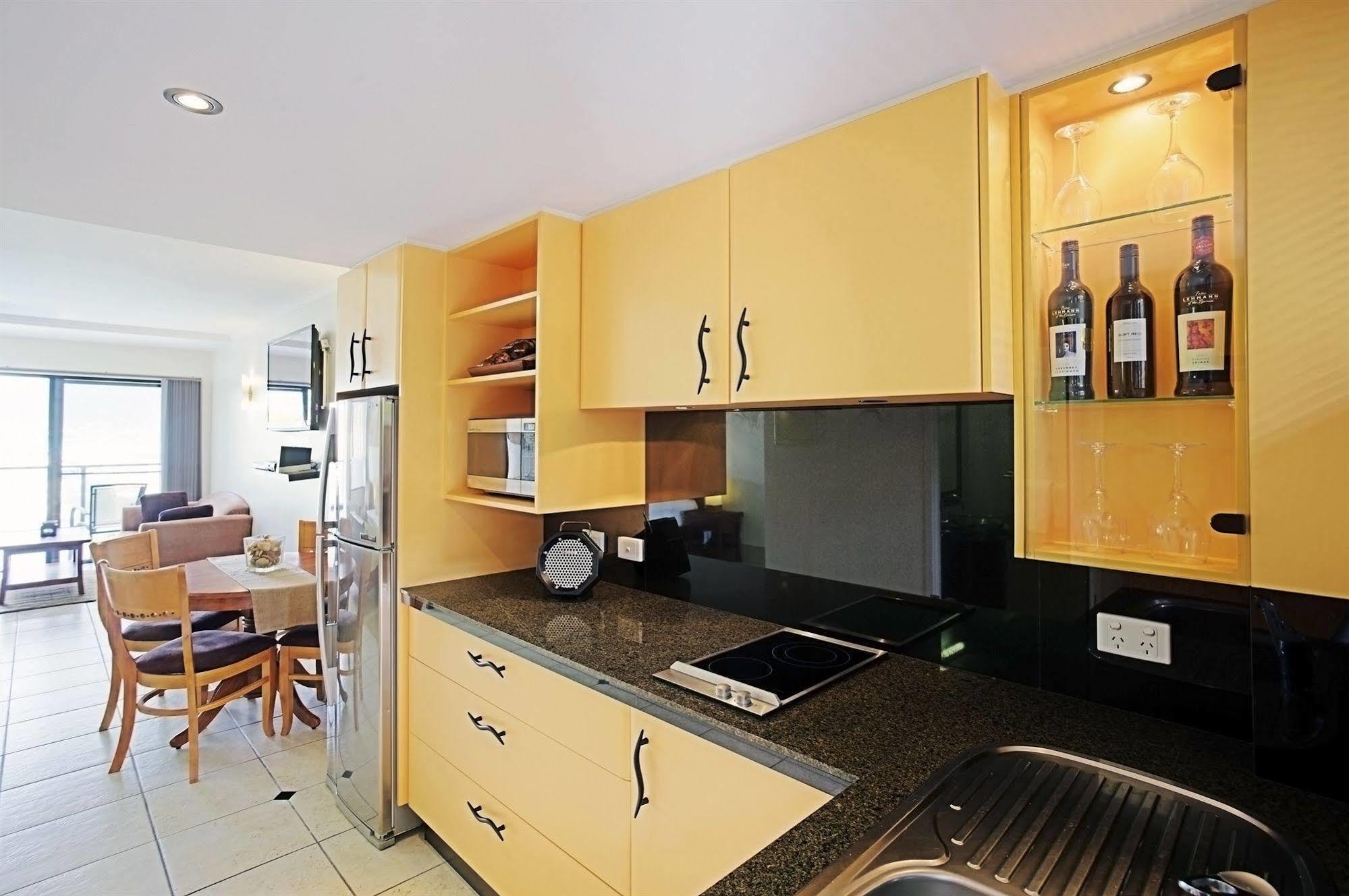 At Waterfront Whitsunday Retreat - Adults Only Aparthotel Airlie Beach Kültér fotó
