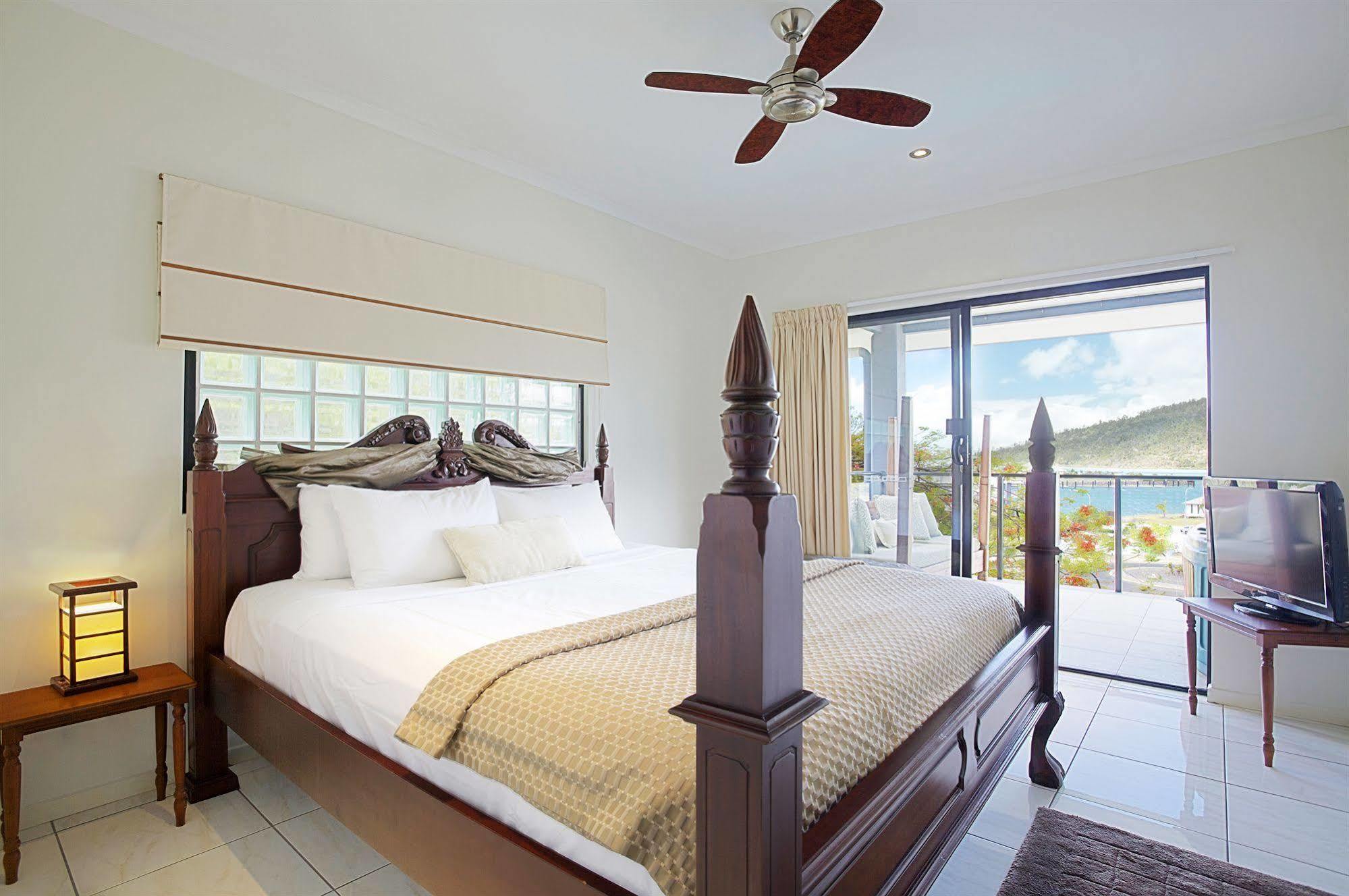 At Waterfront Whitsunday Retreat - Adults Only Aparthotel Airlie Beach Kültér fotó
