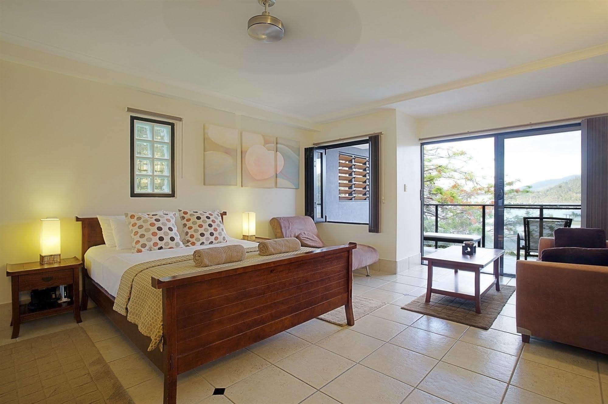 At Waterfront Whitsunday Retreat - Adults Only Aparthotel Airlie Beach Kültér fotó